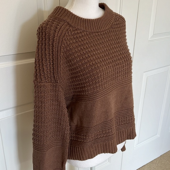 Universal Threads Sweater - Picture 2 of 3